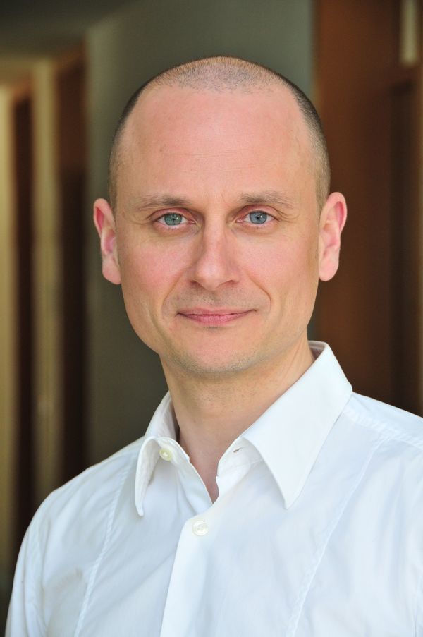 Dr. Tobias Sperka